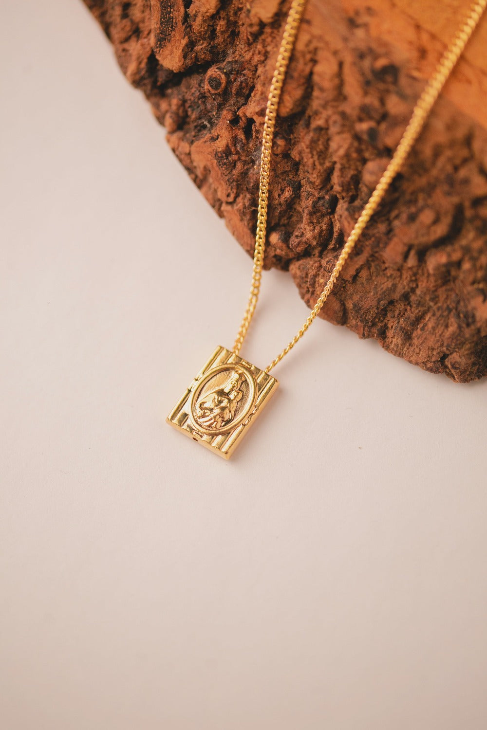 ESCAPULARIO GRANDE  FOLHEADO A OURO 18K