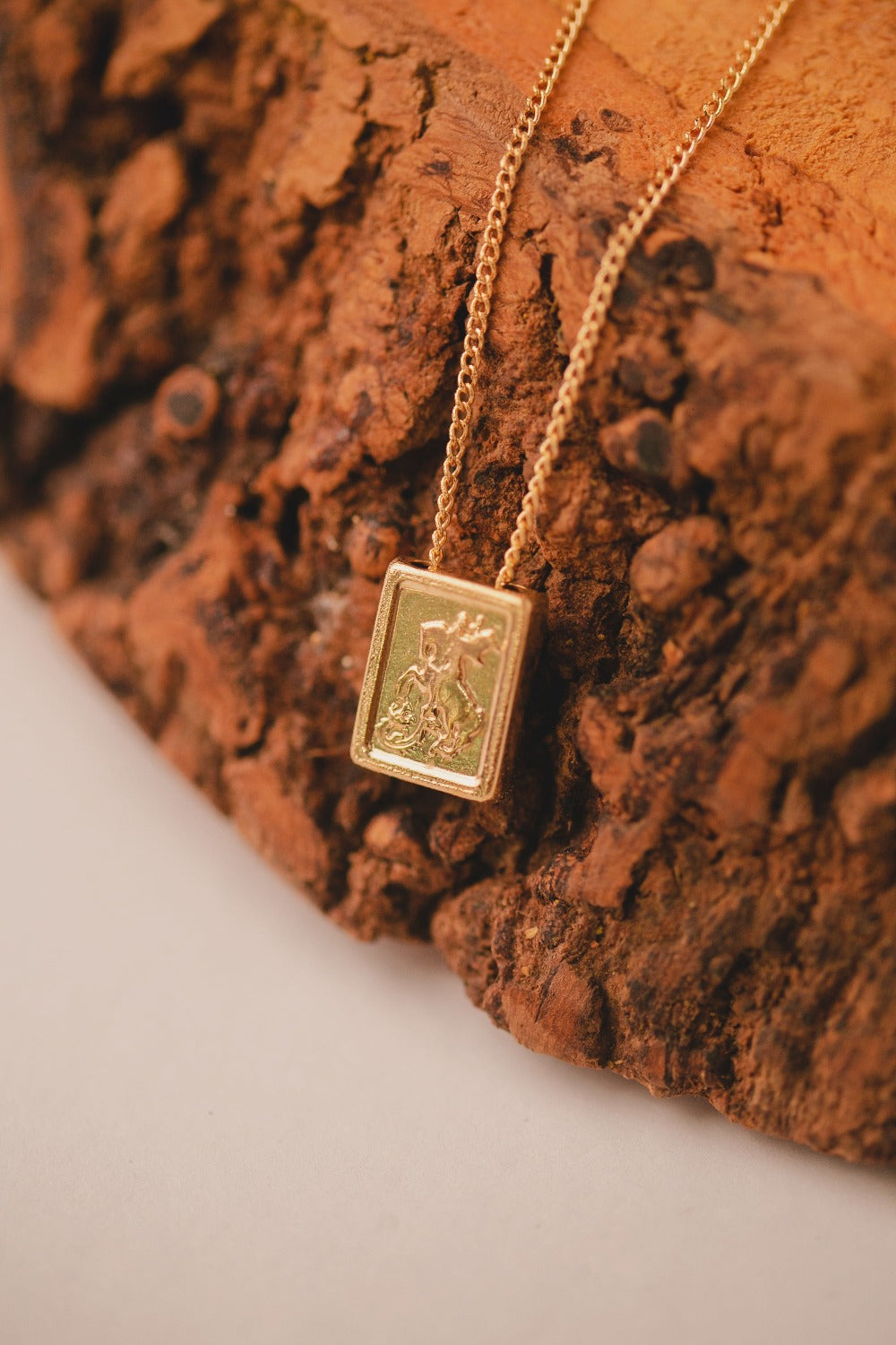 ESCAPULARIO SÃO JORGE FOLHEADO A OURO 18K