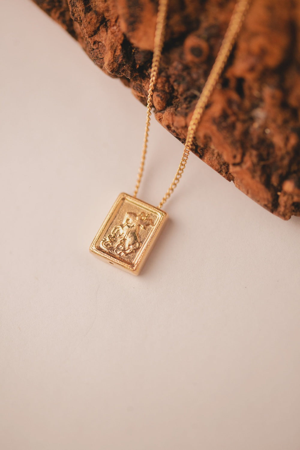 ESCAPULARIO SÃO JORGE FOLHEADO A OURO 18K