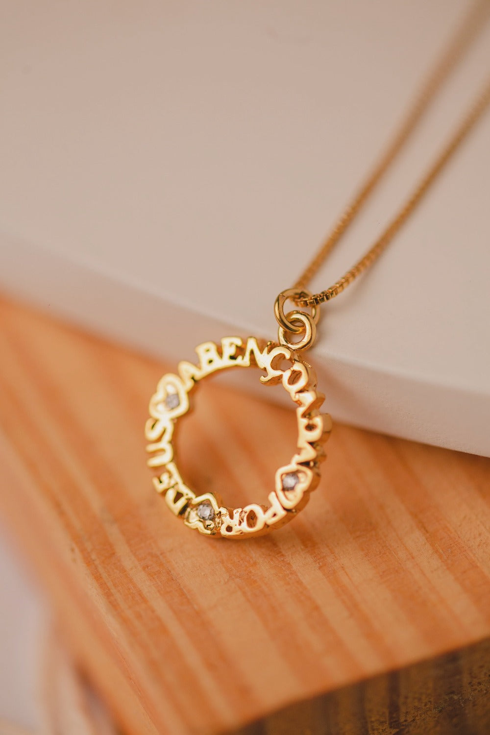 COLAR ABENÇOADA PEQUENA  FOLHEADO A OURO 18K