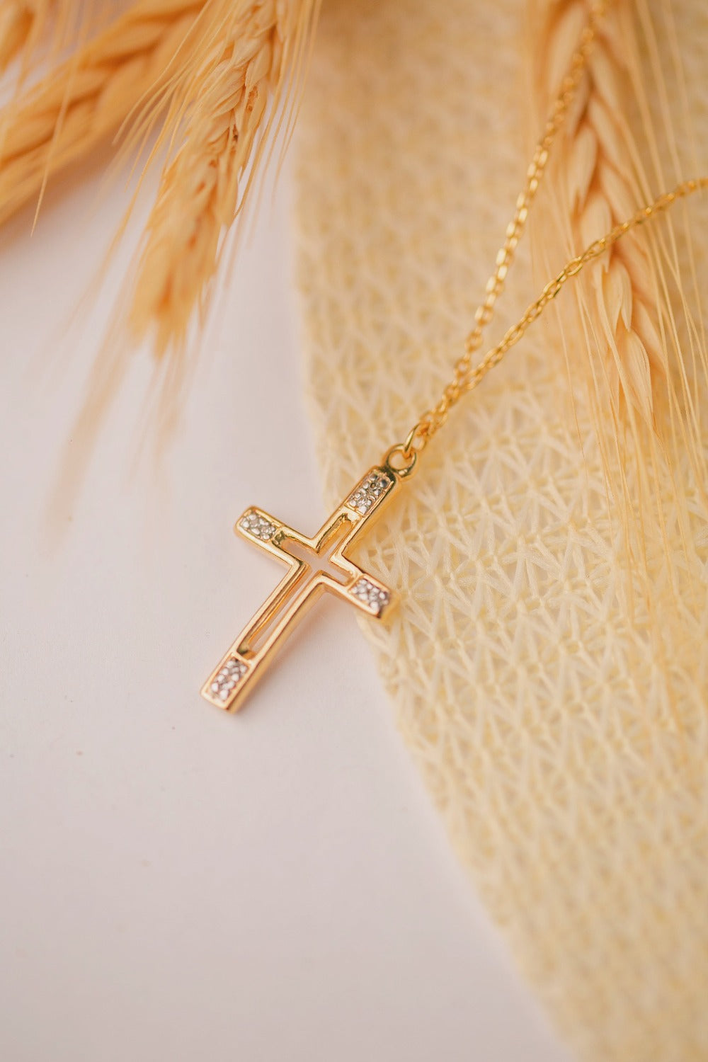 COLAR COM CRUCIFIXO GRANDE  FOLHEADO A OURO 18K