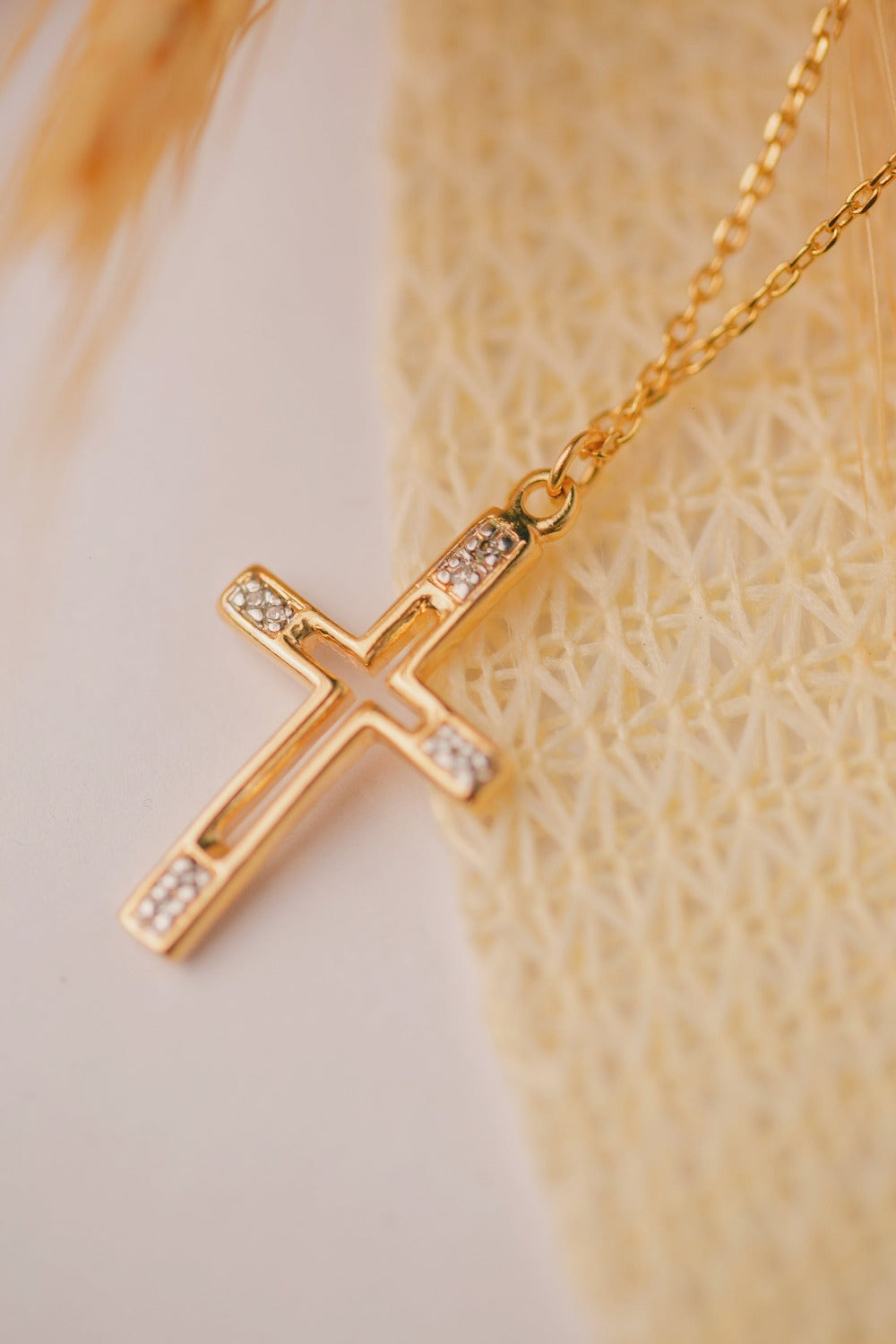 COLAR COM CRUCIFIXO GRANDE  FOLHEADO A OURO 18K