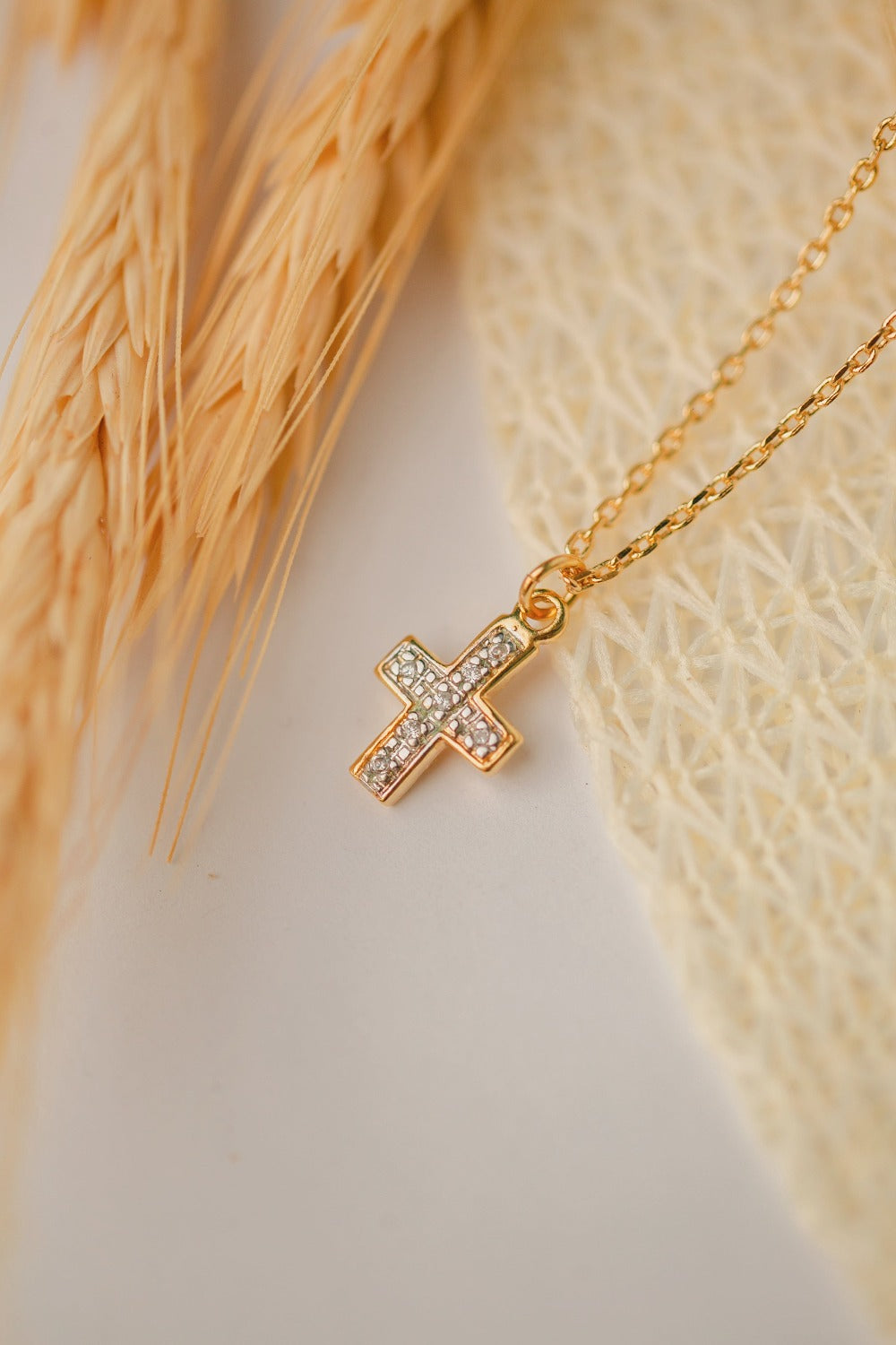 COLAR MINI CRUZ FOLHEADO A OURO 18K