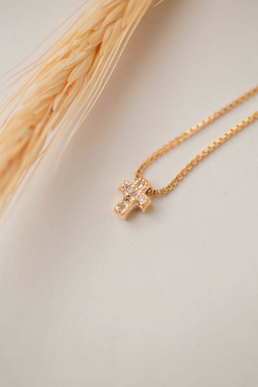 COLAR CRUZ MINI  FOLHEADO A OURO 18K
