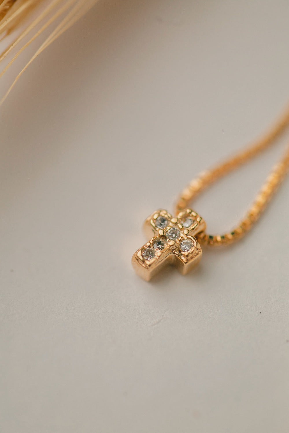 COLAR CRUZ MINI  FOLHEADO A OURO 18K