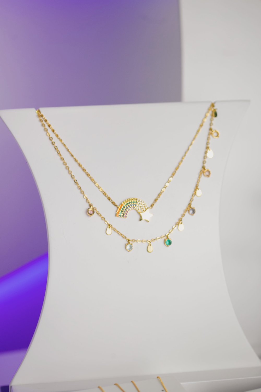 COLAR CHOKER COM ZIRCONIAS COLORIDAS FOLHEADO A OURO 18K