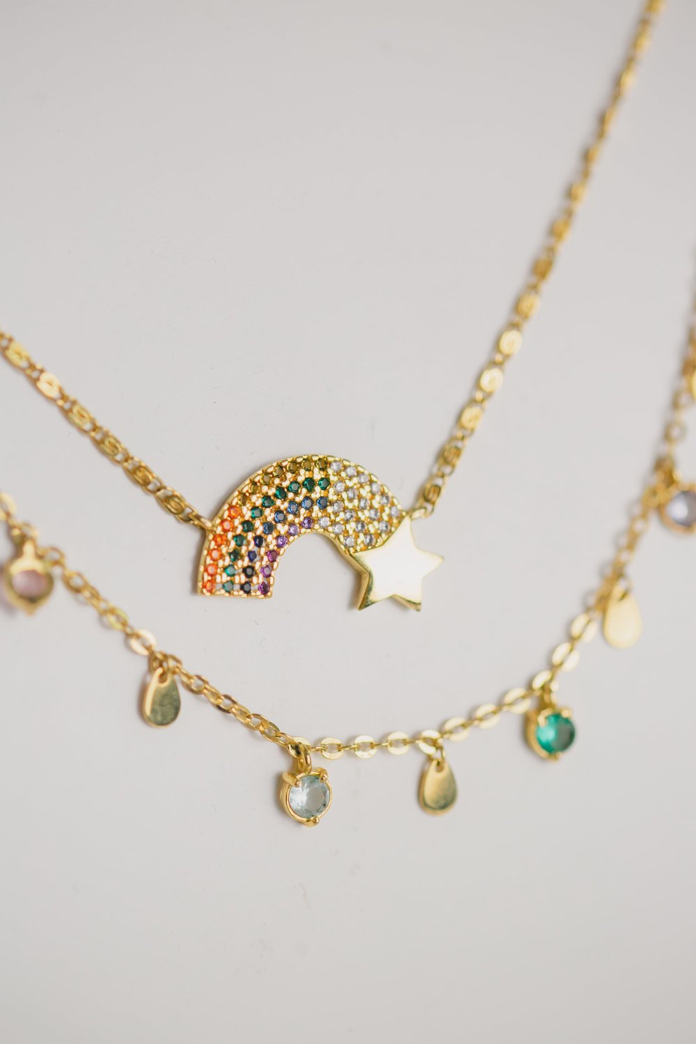 COLAR ARCO-ÍRES CRAVEJADO DE ZIRCONIAS COLORIDAS FOLHEADO A OURO 18K