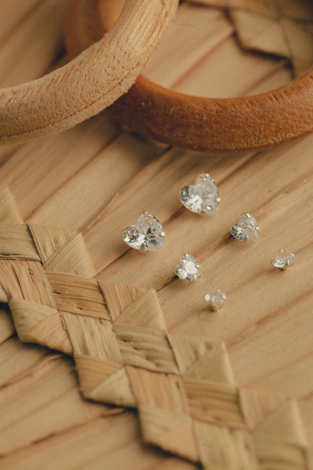 BRINCO TRIO DE PRATA COM CORAÇÕES DE ZIRCONIA