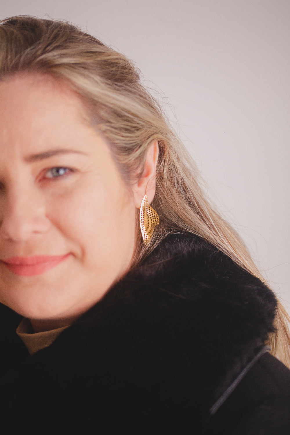 BRINCO BUTTERFLY FOLHEADO A OURO 18K