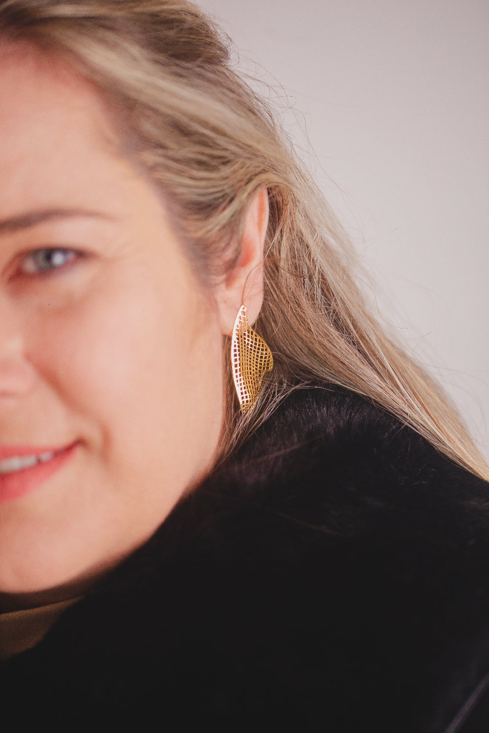 BRINCO BUTTERFLY FOLHEADO A OURO 18K