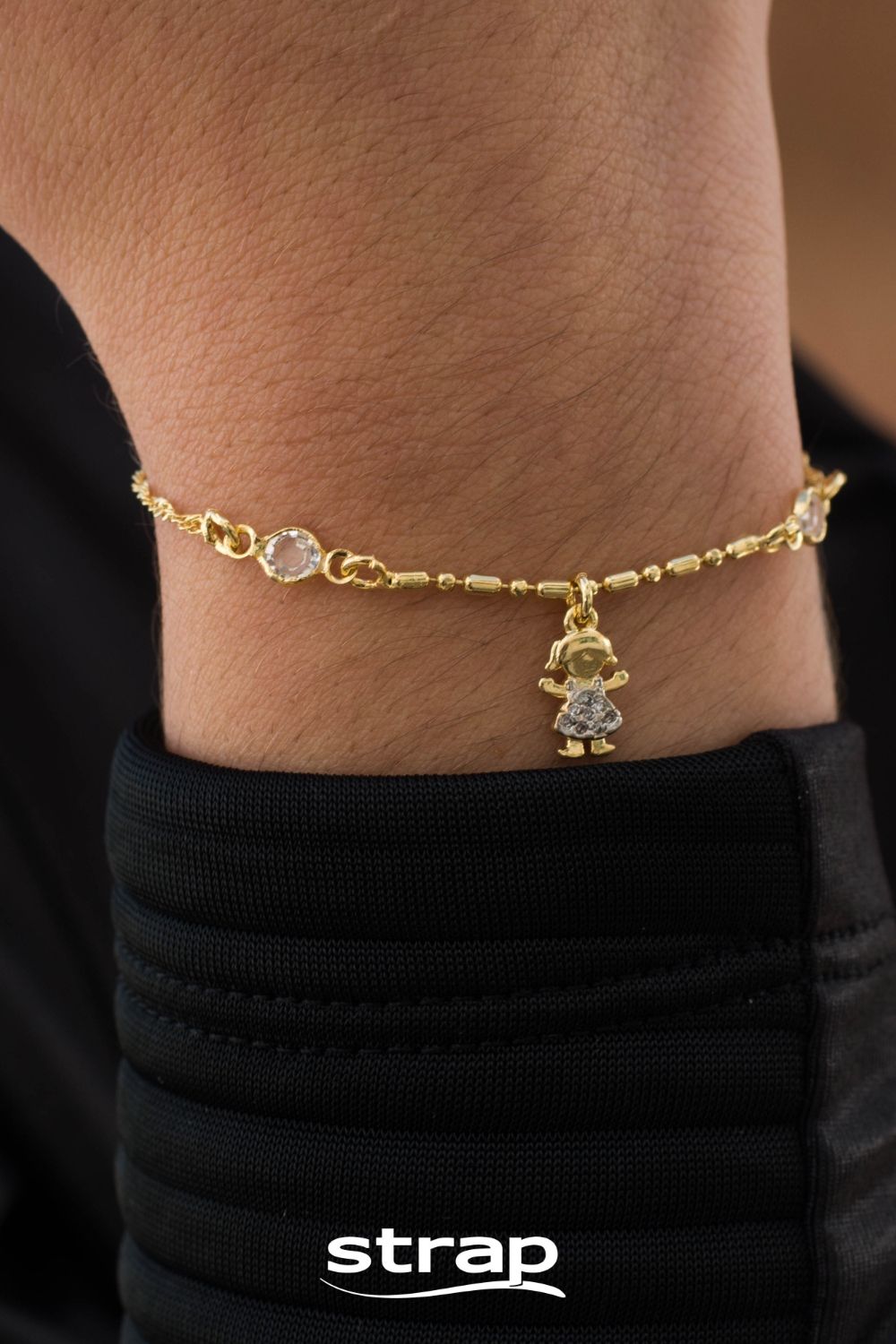 PULSEIRA  COM PINGENTE DE MENINA FOLHEADA A OURO 18K