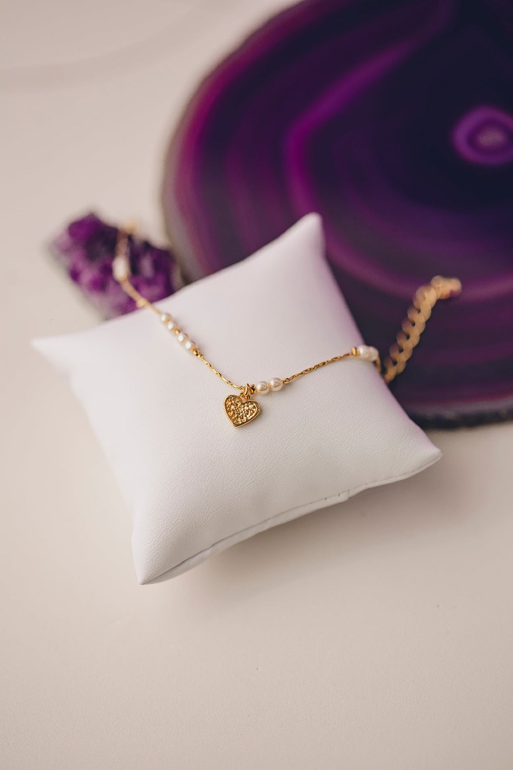 PULSEIRA COM CORAÇÃO E MINI PÉROLAS FOLHEADO A OURO 18K