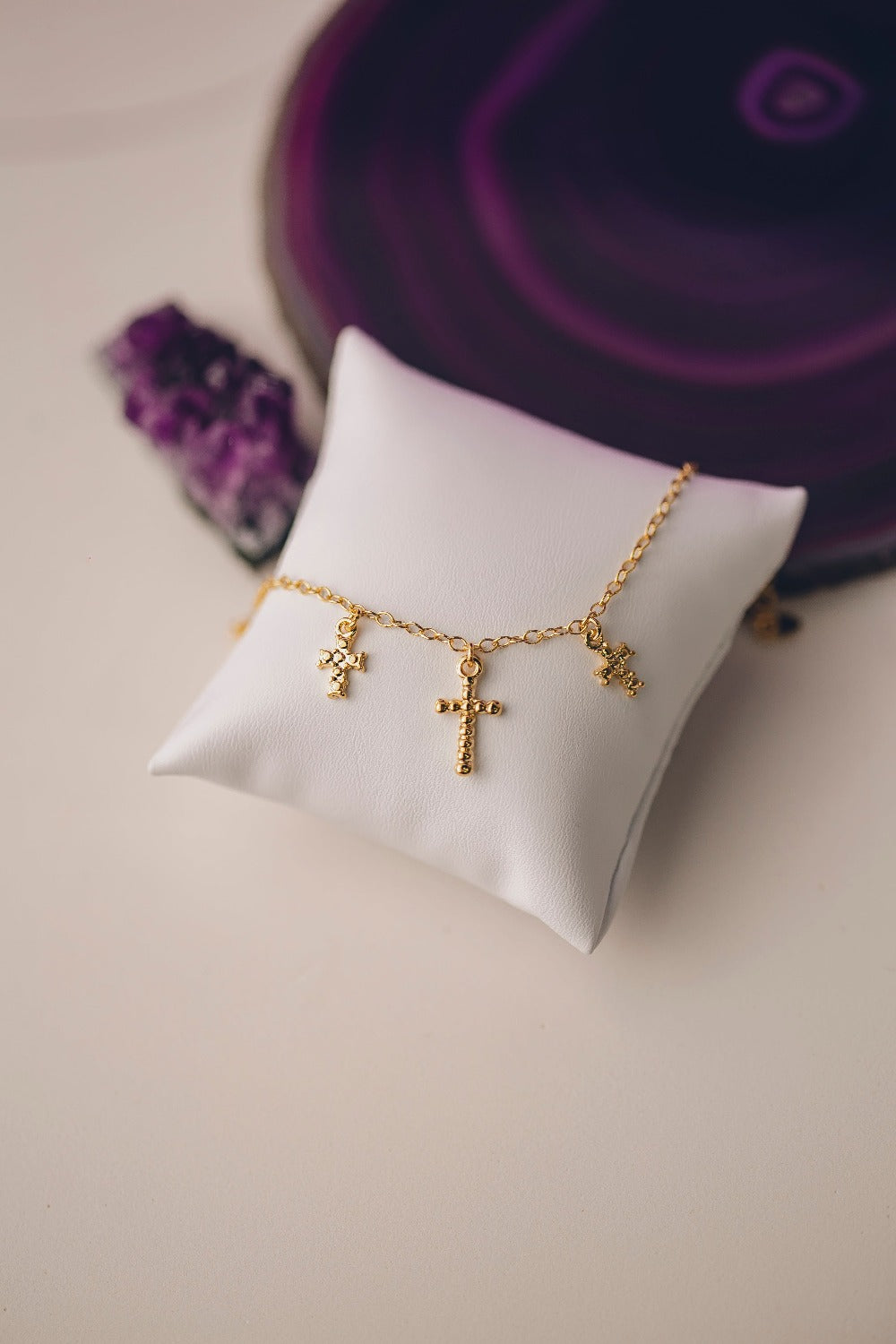PULSEIRA COM CRUZ DETALHADA FOLHEADO A OURO 18K