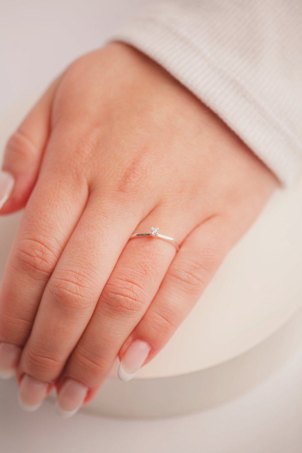 ANEL DE PRATA SOLITARIO COM UMA ZIRCONIA