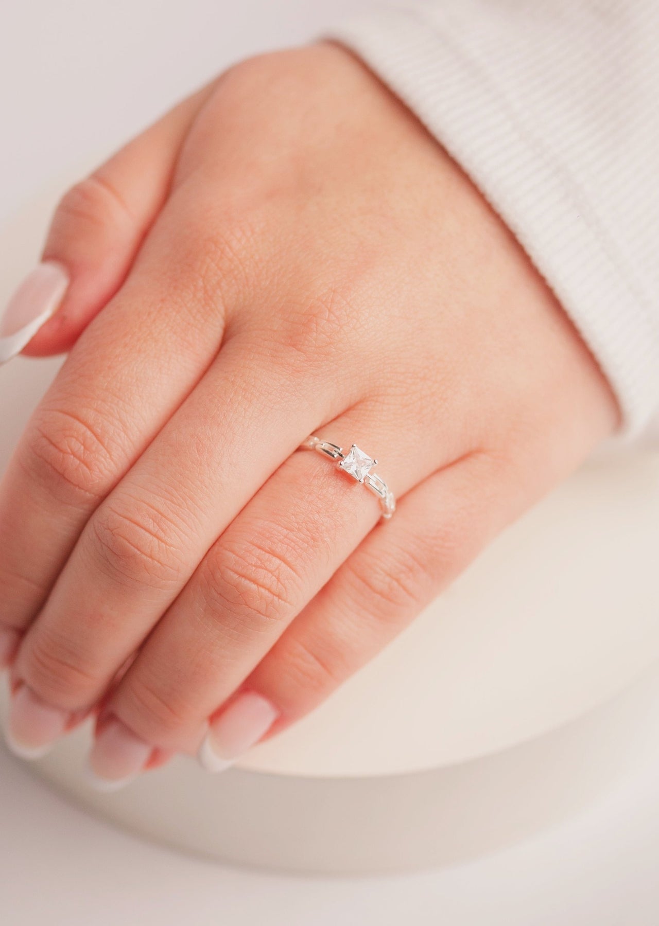 ANEL DE PRATA ELOS E ZIRCONIA QUADRADA