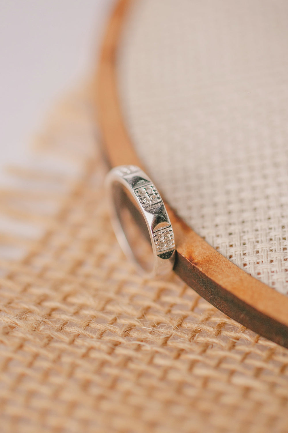 ANEL DE PRATA COM DESENHOS GEOMETRICOS