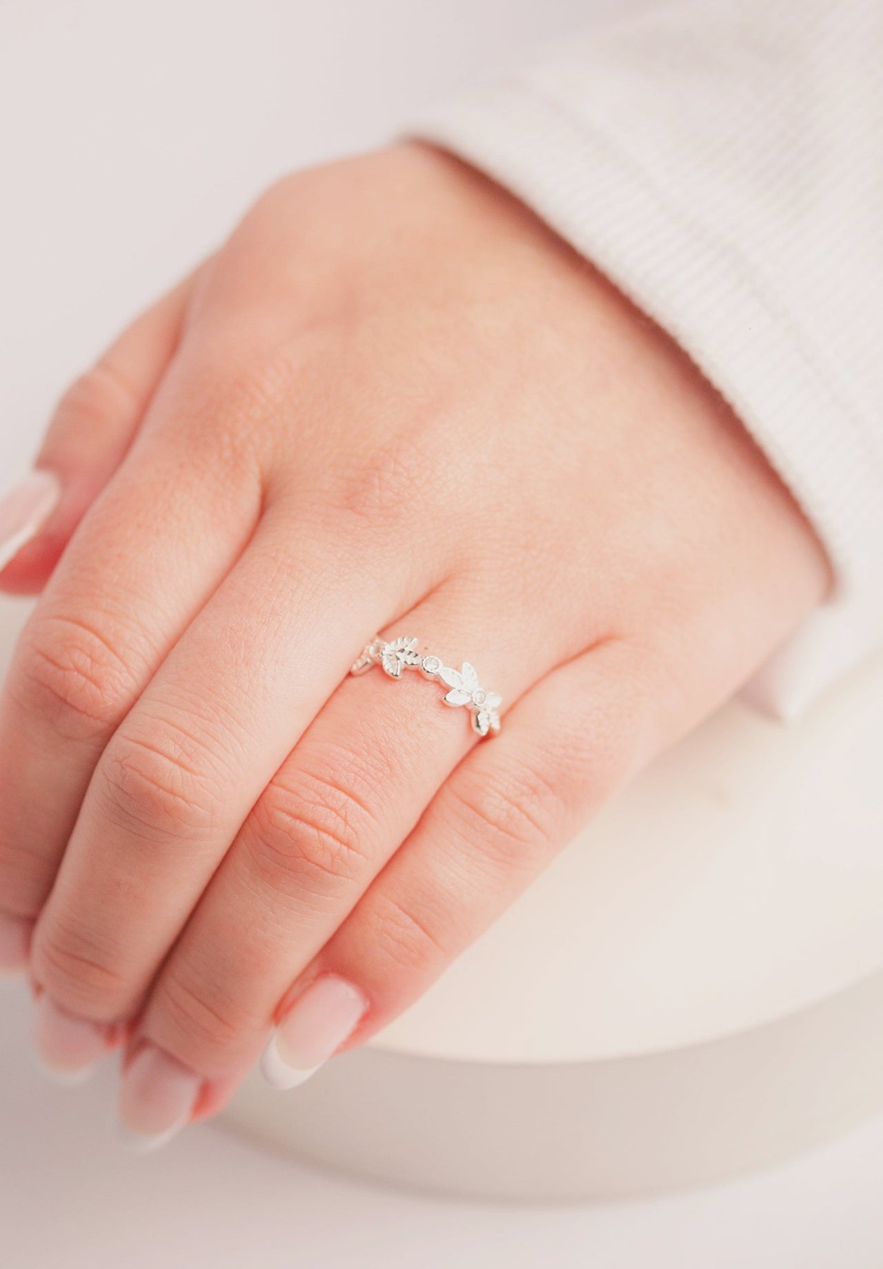 ANEL DE PRATA FLOR CRAVEJADA