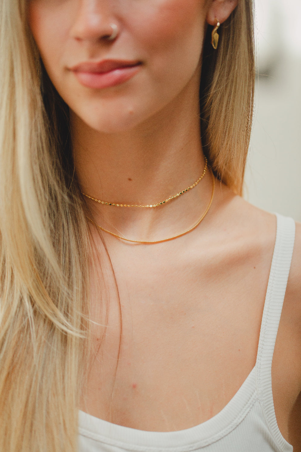 COLAR CHOKER DUPLA MALHA FITA COM BOLINHAS FOLHEADO A OURO 18K