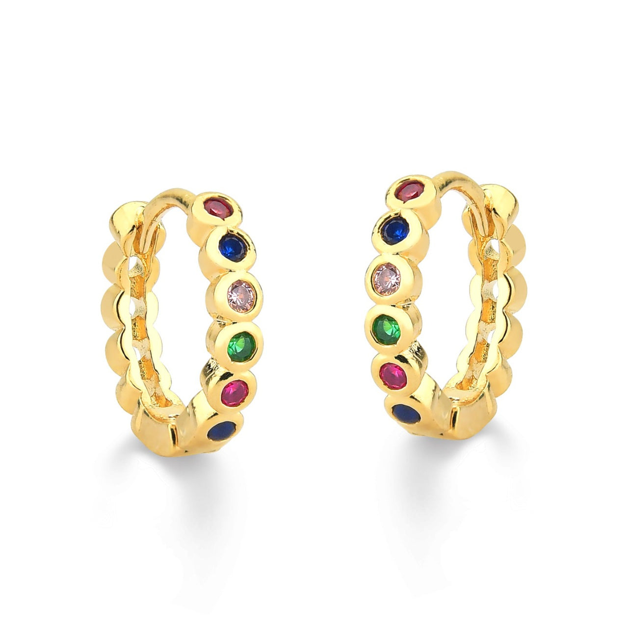 BRINCO DE ARGOLA MEDIA COM ZIRCONIAS COLORIDAS REDONDAS FOLHEADO A OURO 18K