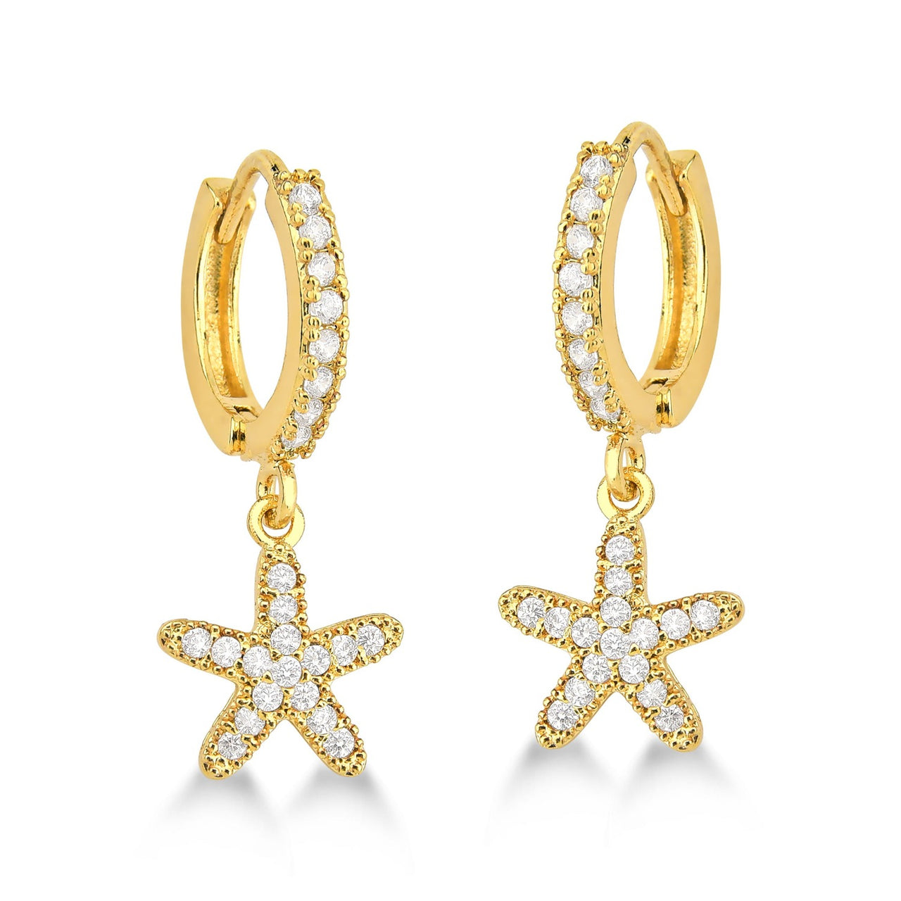 BRINCO DE ARGOLA CREVEJADA DE ZIRCONIAS CRISTAIS COM PINGENTE DE ESTRELA DO MAR FOLHEADO A OURO 18K