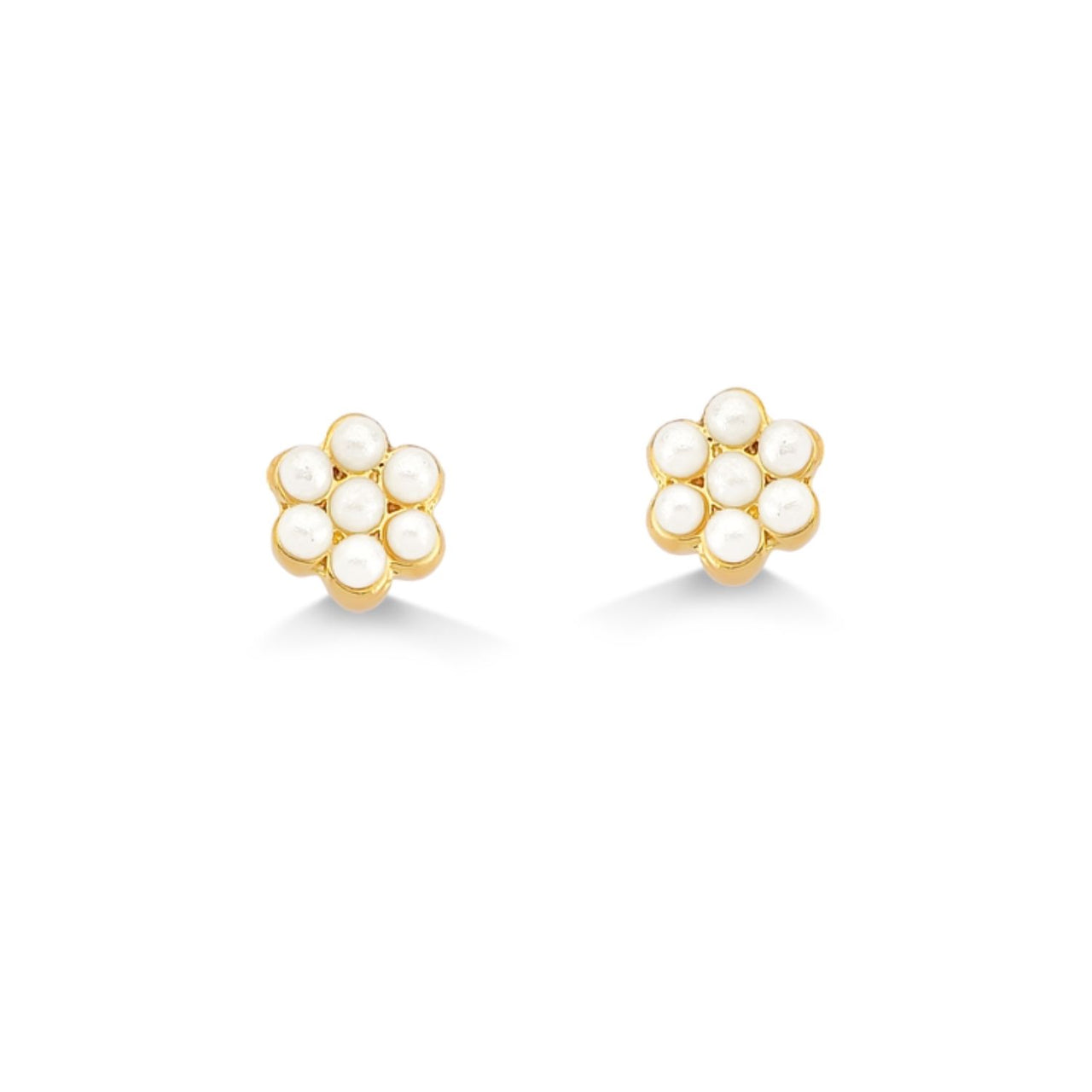 BRINCO MINI FLOR COM PEROLAS FOLHEADO A OURO 18K