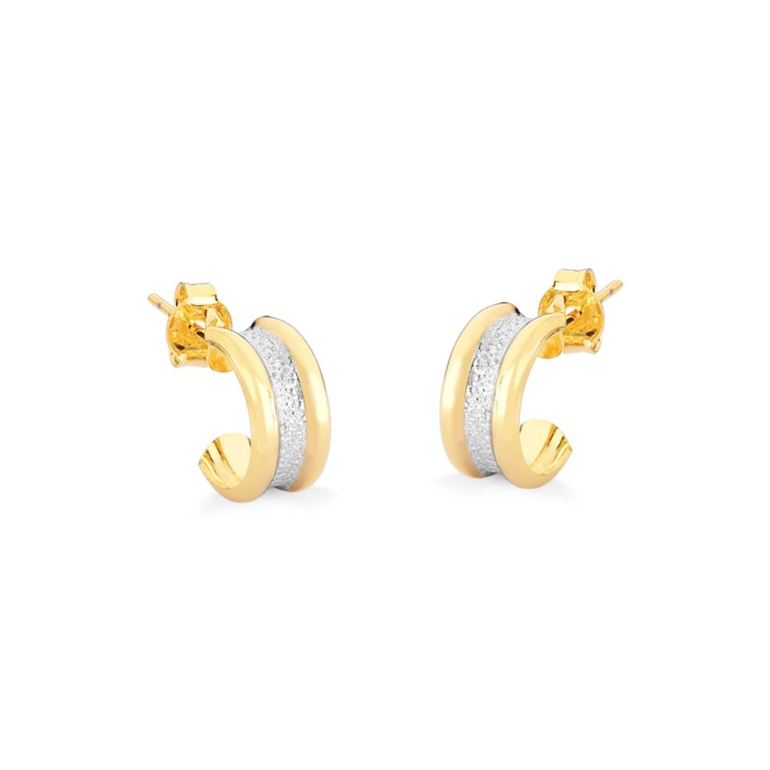 BRINCO DE ARGOLA PEQUENA COM DETALHE EM RODIO FOLHEADO A OURO 18K