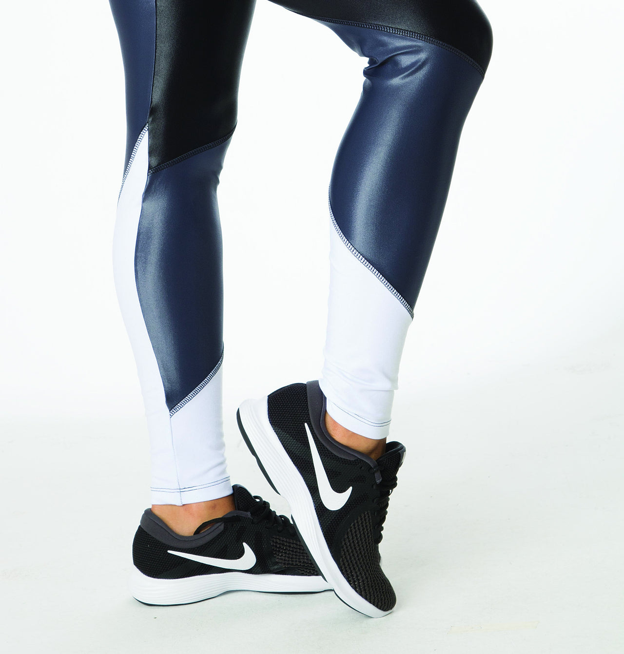 LEGGING DE CIRRÊ COM DETALHES NA COSTURA