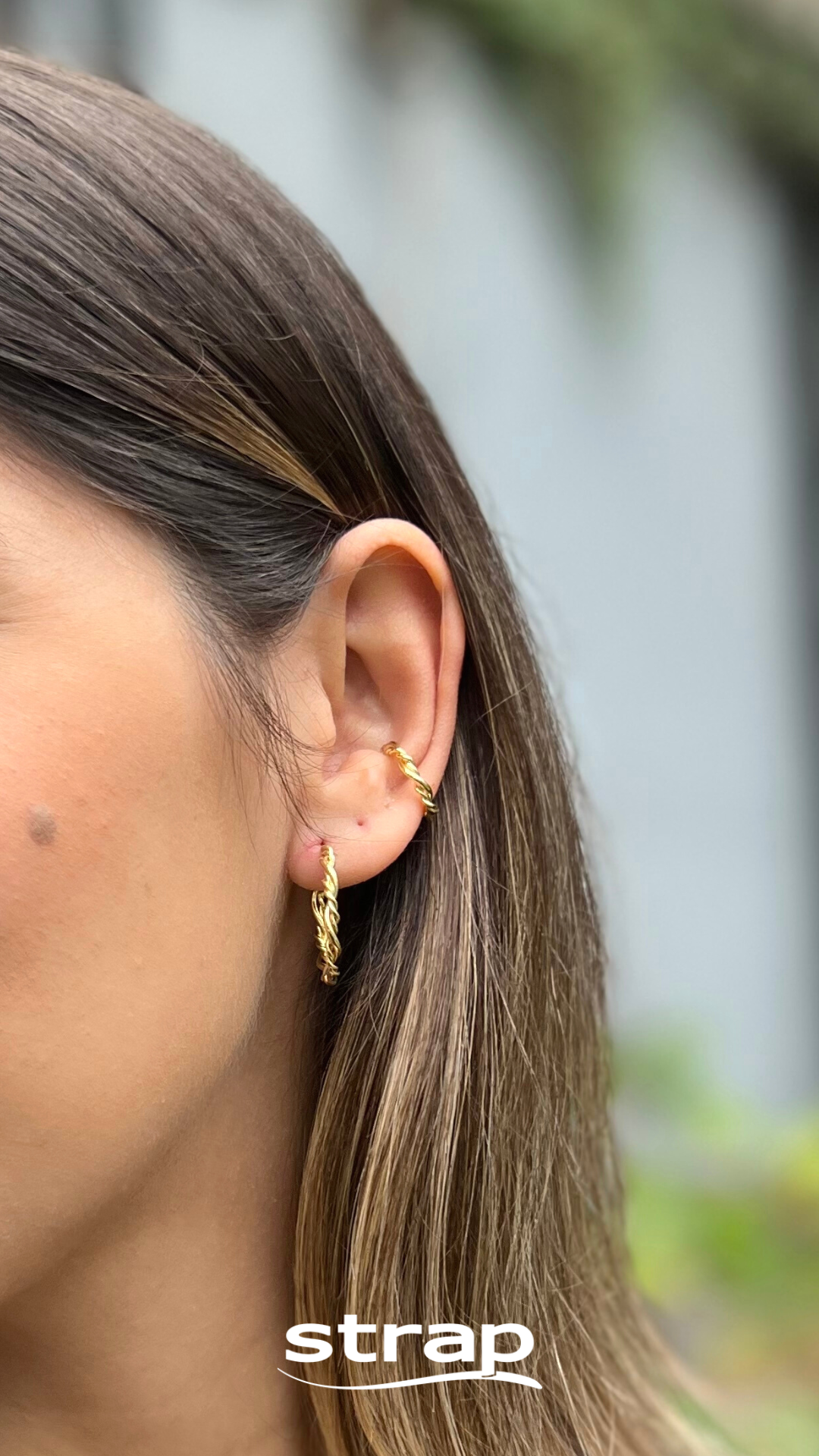 BRINCO DE ARGOLA TRANÇADA FOLHEADA A OURO 18K