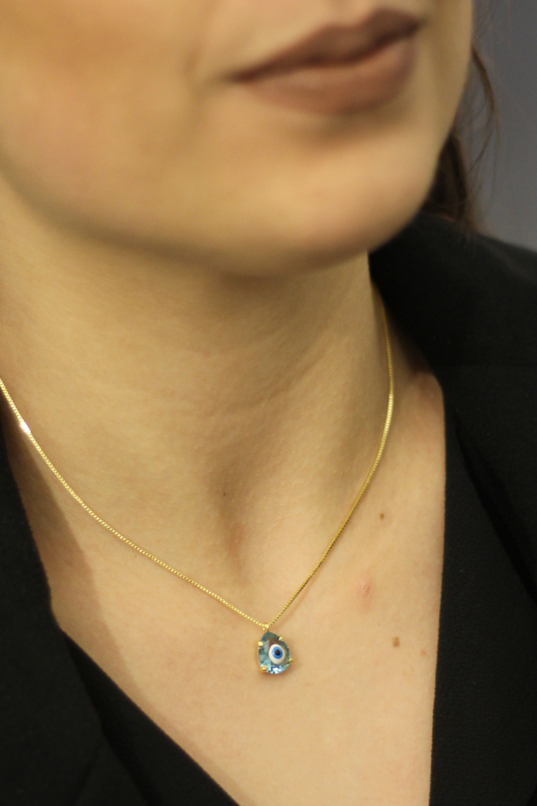 COLAR PEDRA GOTA AZUL FOLHEADO A OURO 18K