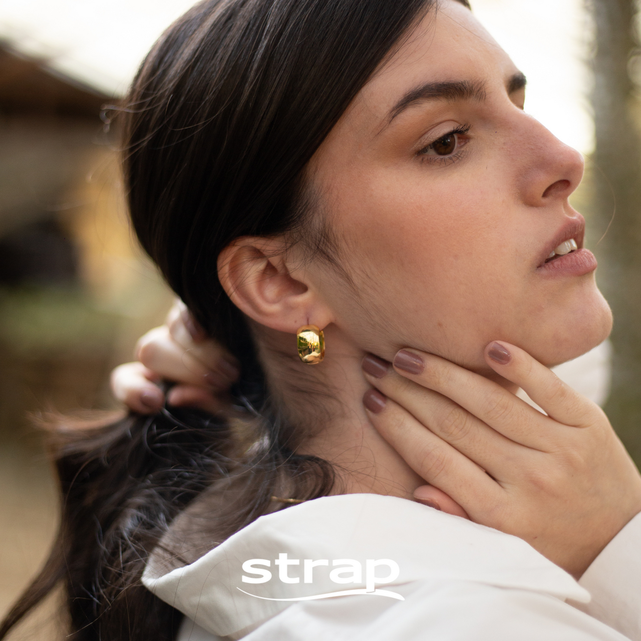 BRINCO DE ARGOLA LARGA COM FECHAMENTO EM CLICK FOLHEADO A OURO 18K