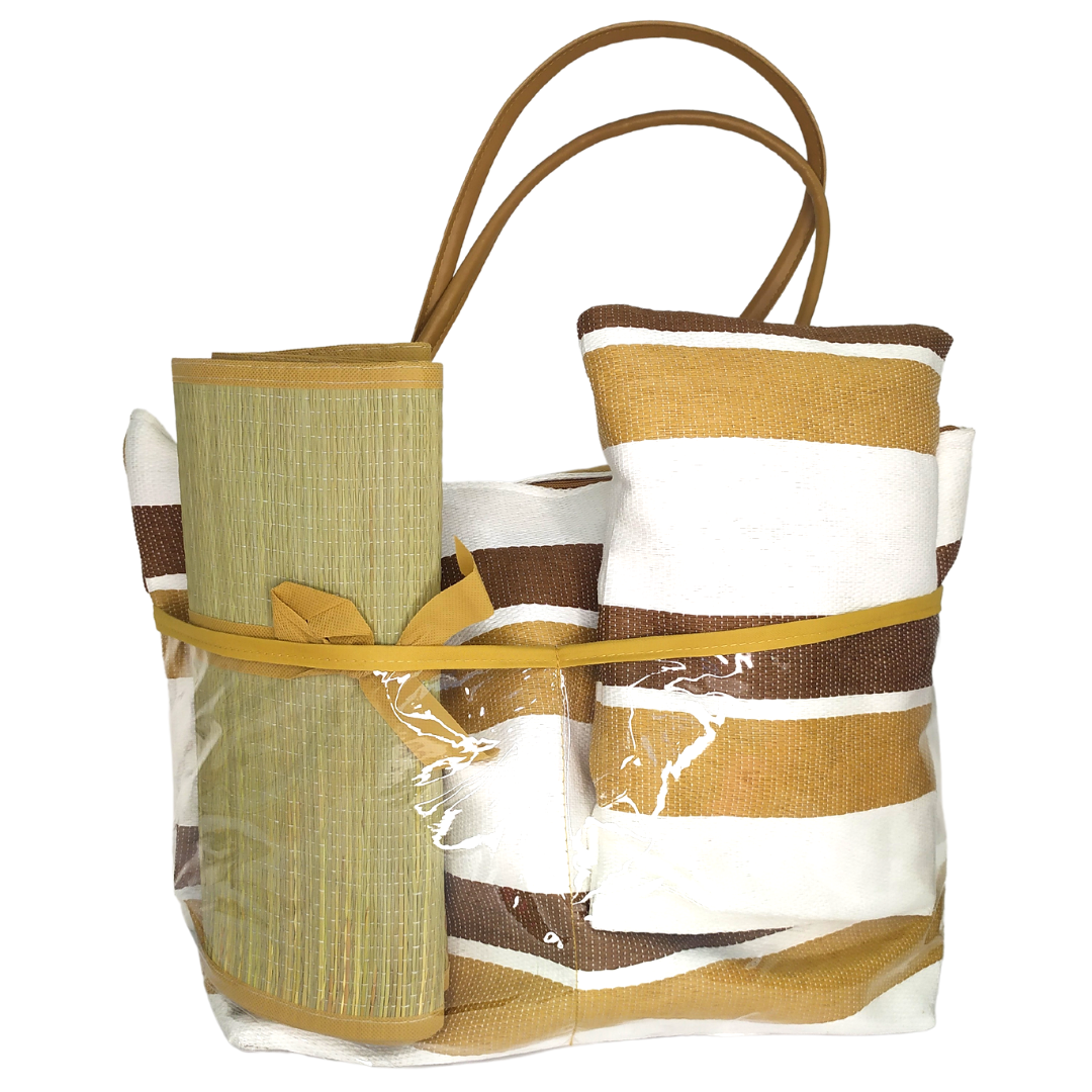 KIT BOLSA DE PRAIA COM ESTEIRA E TRAVESSEIRO PEQUENO BRANCO E MARROM