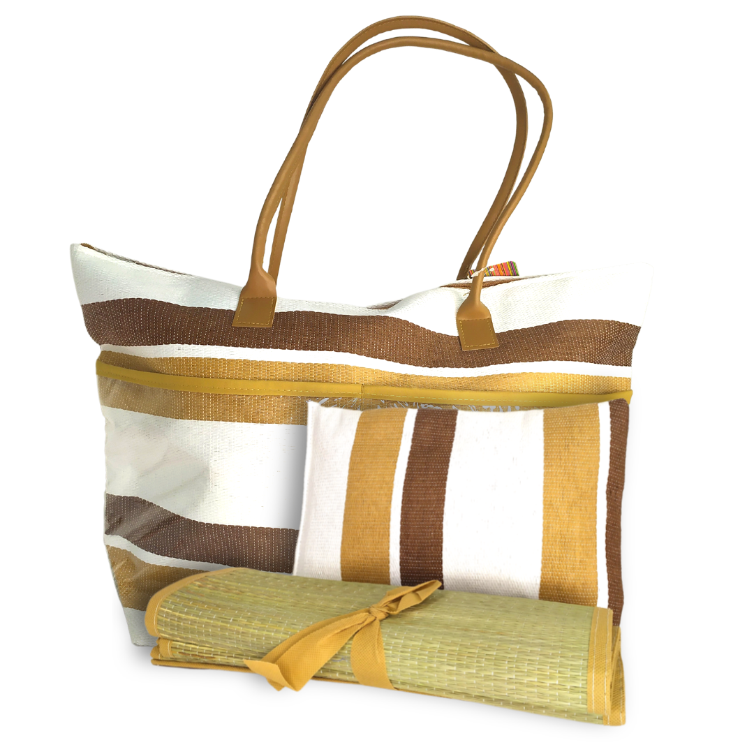 KIT BOLSA DE PRAIA COM ESTEIRA E TRAVESSEIRO PEQUENO BRANCO E MARROM