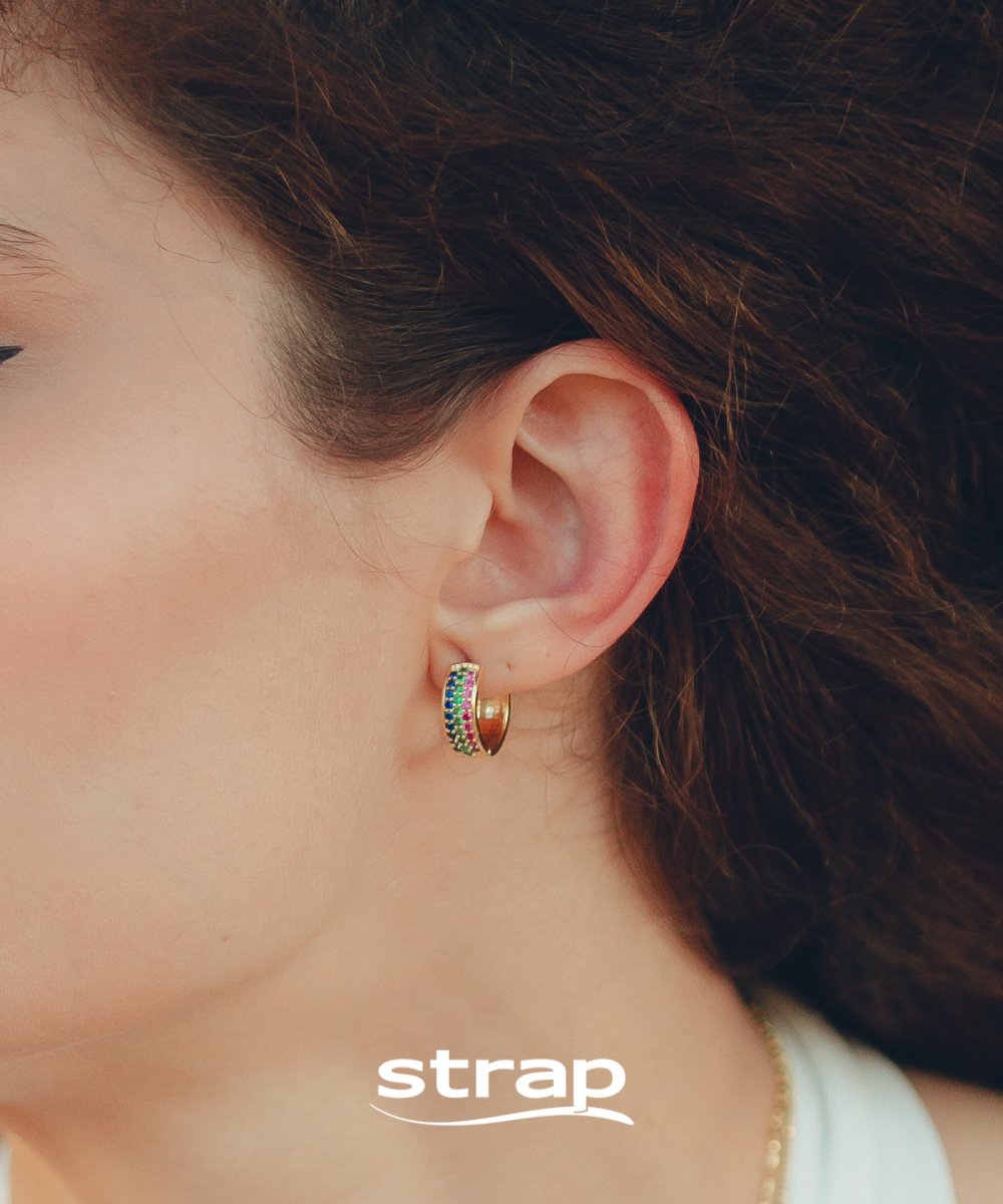 BRINCO DE ARGOLA TRES FILEIRAS DE ZIRCONIA COLORIDA FOLHEADO A OURO 18K