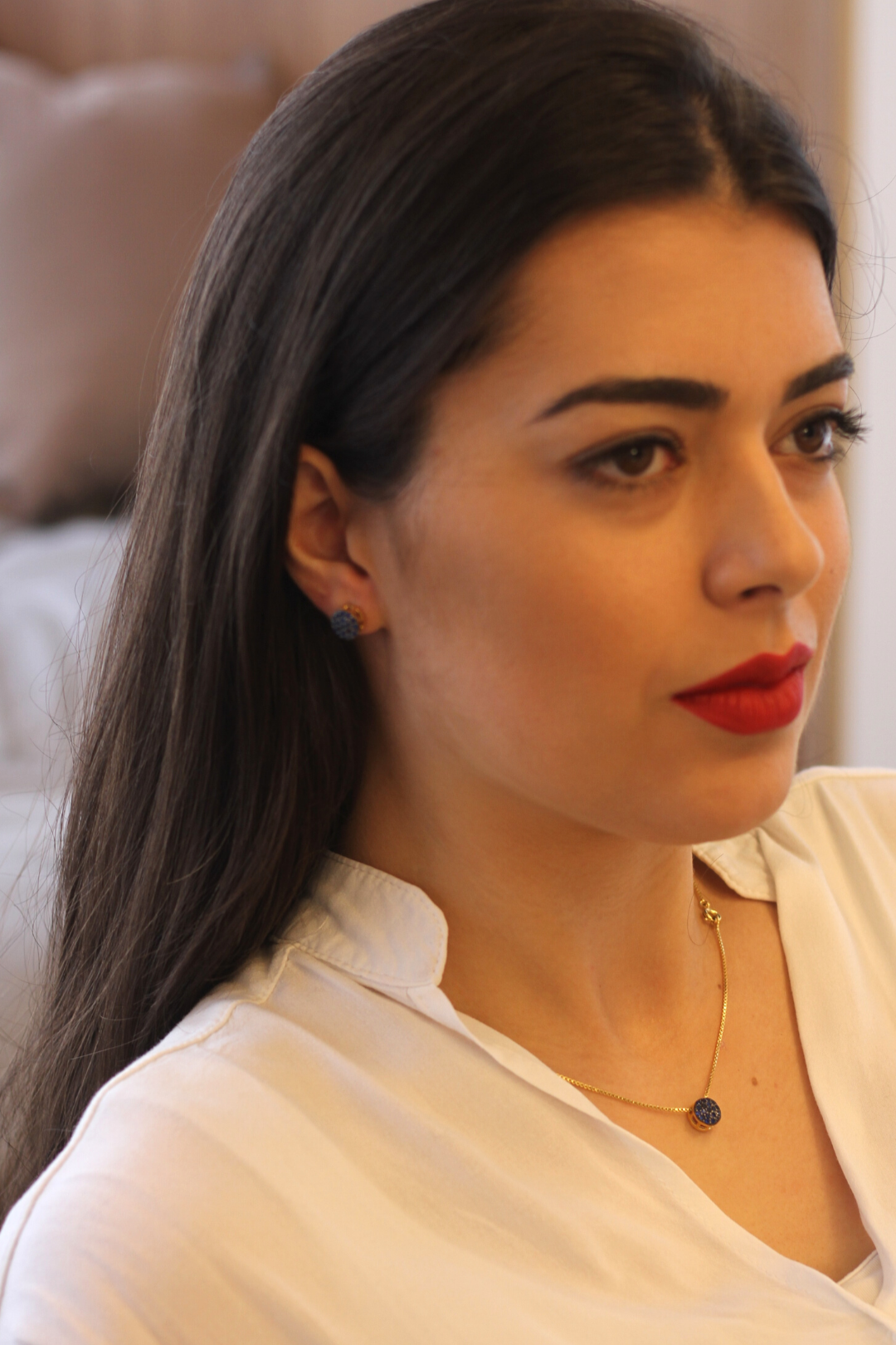 CONJUNTO DE BRINCOS E COLAR CRAVEJADOS COM ZIRCONIAS AZUIS FOLHEADO A OURO 18K