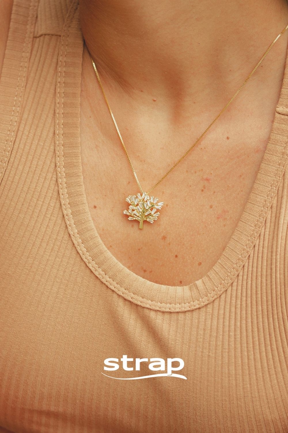 COLAR ARVORE DA VIDA CRAVEJADO DE ZIRCONIAS NAVETES CRISTAIS FOLHEADO A OURO 18K
