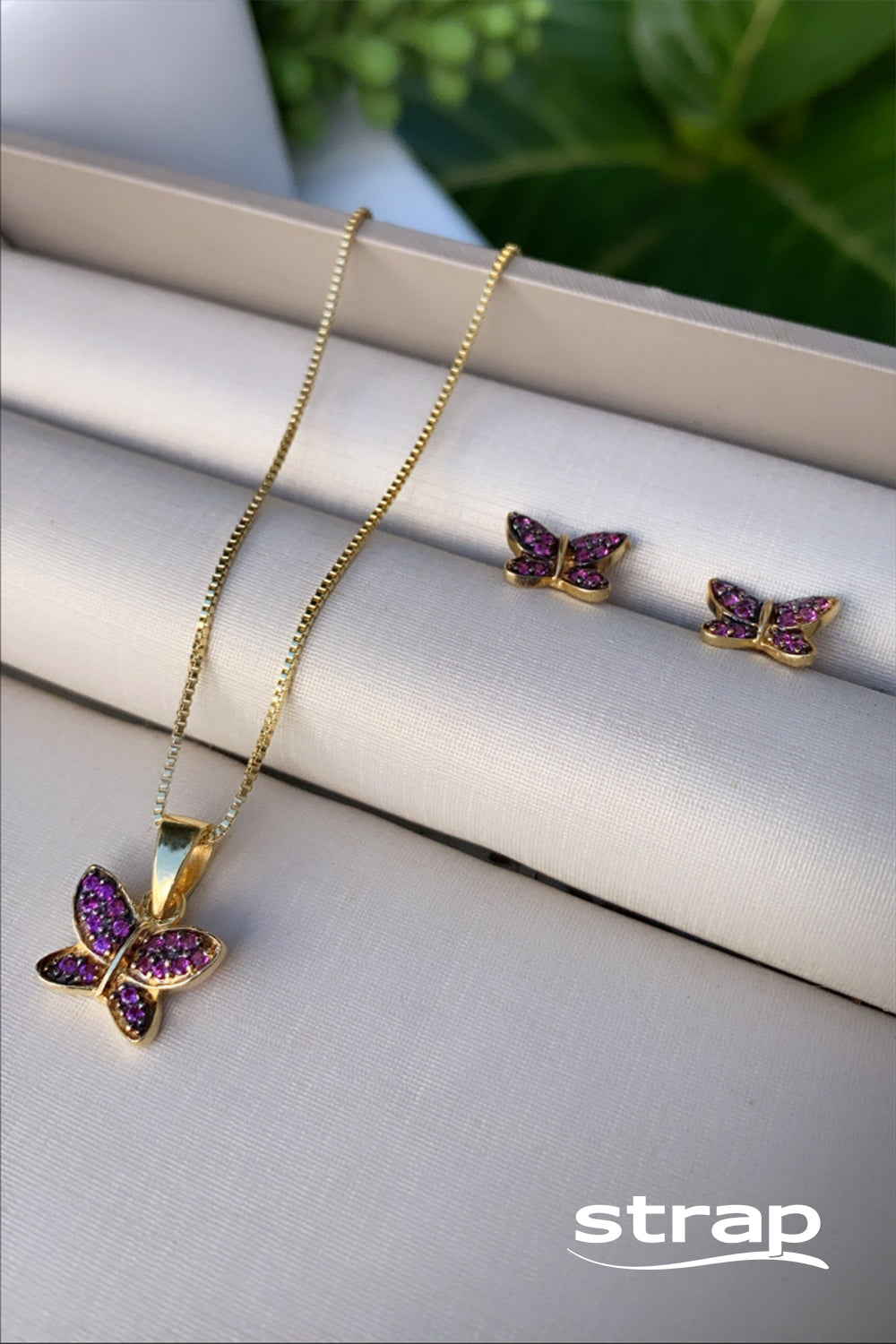 CONJUNTO DE BRINCOS E COLAR CRAVEJADOS COM ZIRCONIAS DE BORBOLETAS FOLHEADO A OURO 18K