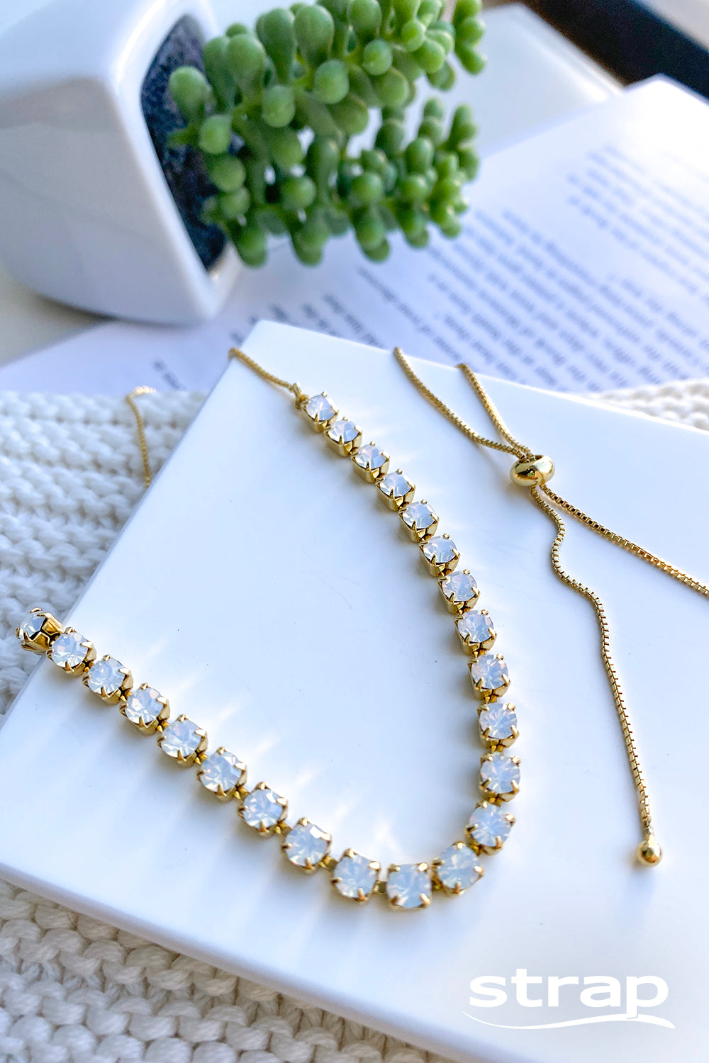 COLAR RIVIERA BRANCO AJUSTÁVEL FOLHEADO A OURO 18K