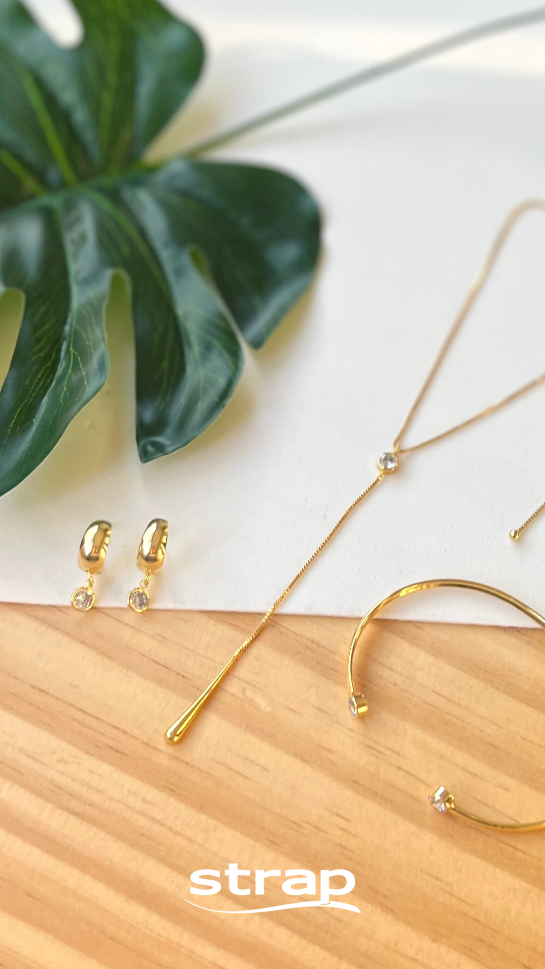 COLAR GRAVATINHA AJUSTAVEL COM PONTO DE LUZ FOLHEADO A OURO 18K