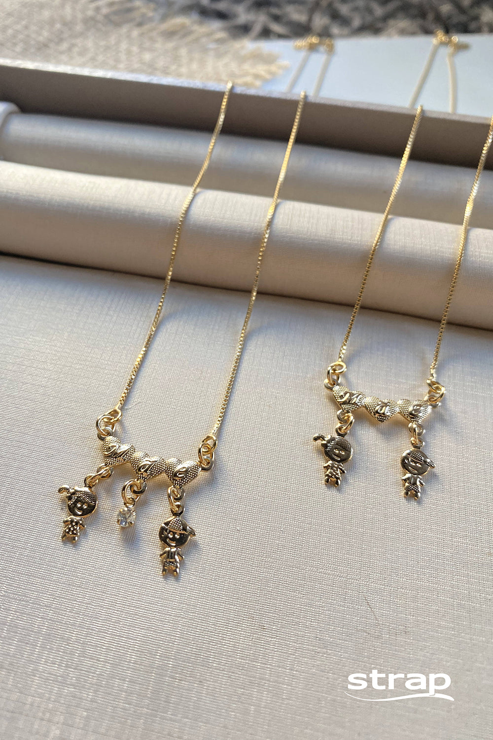 COLAR CASAL FILHOS COM PEDRA CRISTAL FOLHEADO A OURO 18K