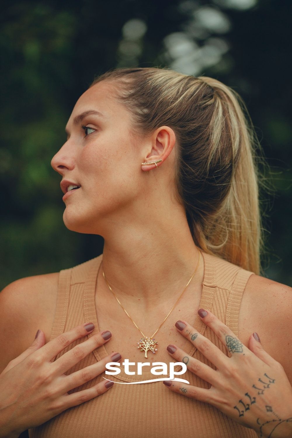 COLAR ARVORE DA VIDA CRAVEJADO DE ZIRCONIAS NAVETES COLORIDAS FOLHEADO A OURO 18K