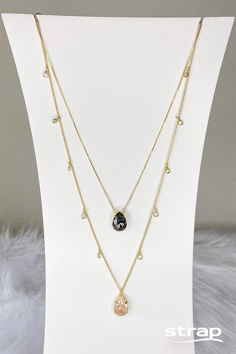COLAR GOTA NEGRA FOLHEADO A OURO 18K