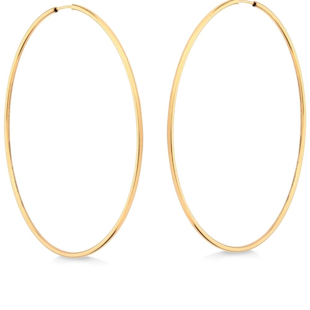 BRINCO DE ARGOLA LISA FECHADA COM 8 CM DE DIÂMETRO FOLHEADO A OURO 18K