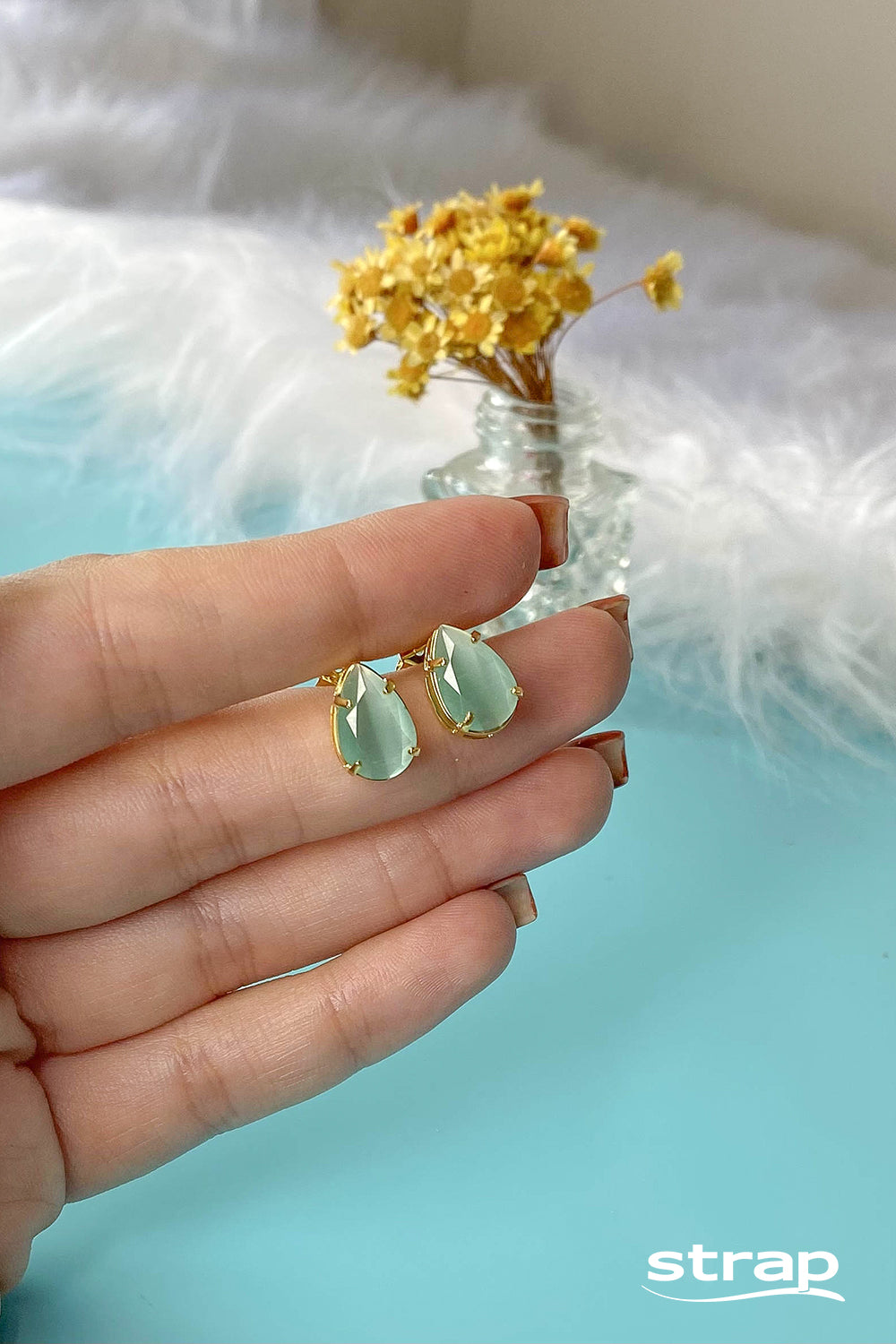 BRINCO PEDRA ACETINADA VERDE FOLHEADO A OURO 18K