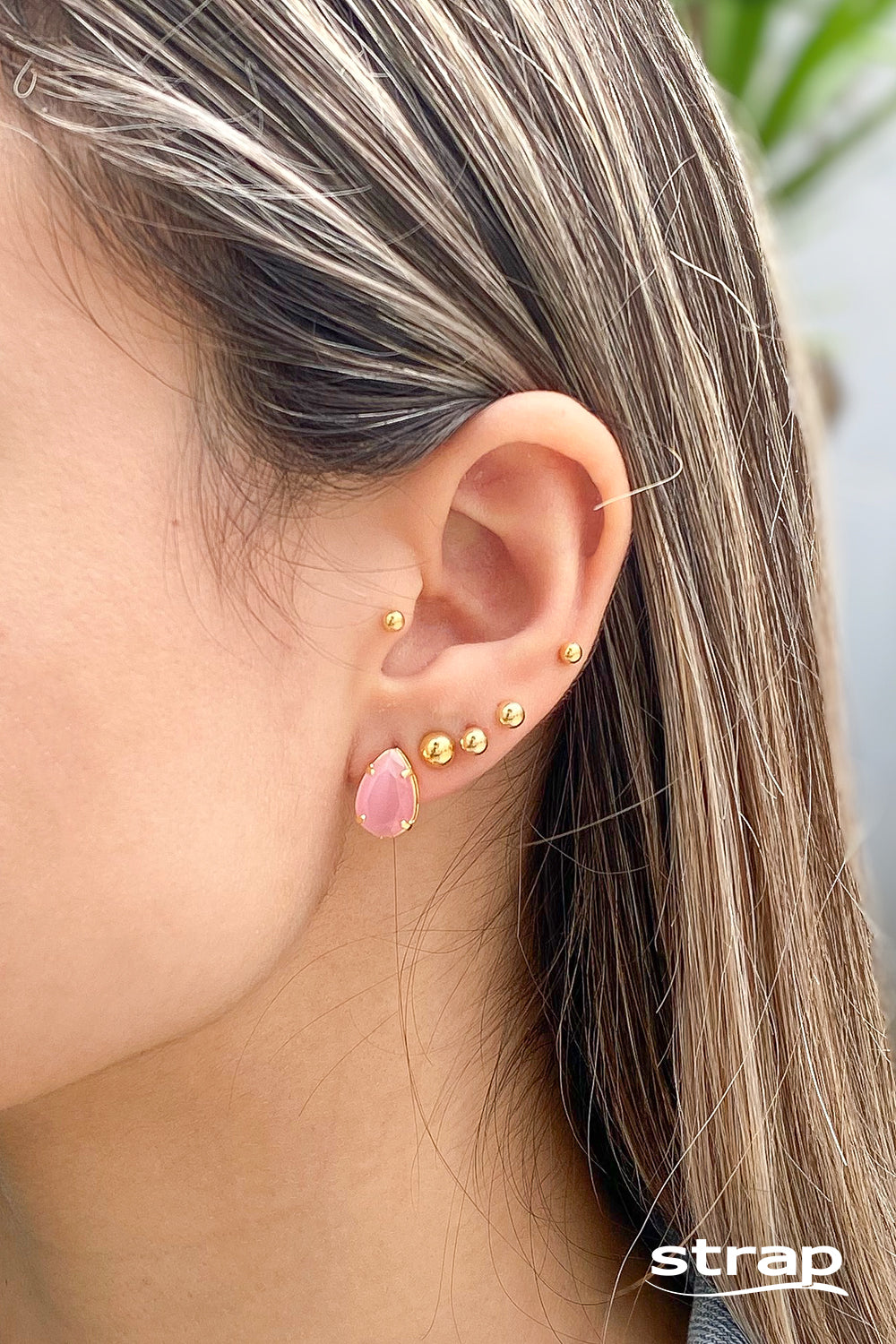 BRINCO PEDRA ACETINADA ROSA FOLHEADO A OURO 18K