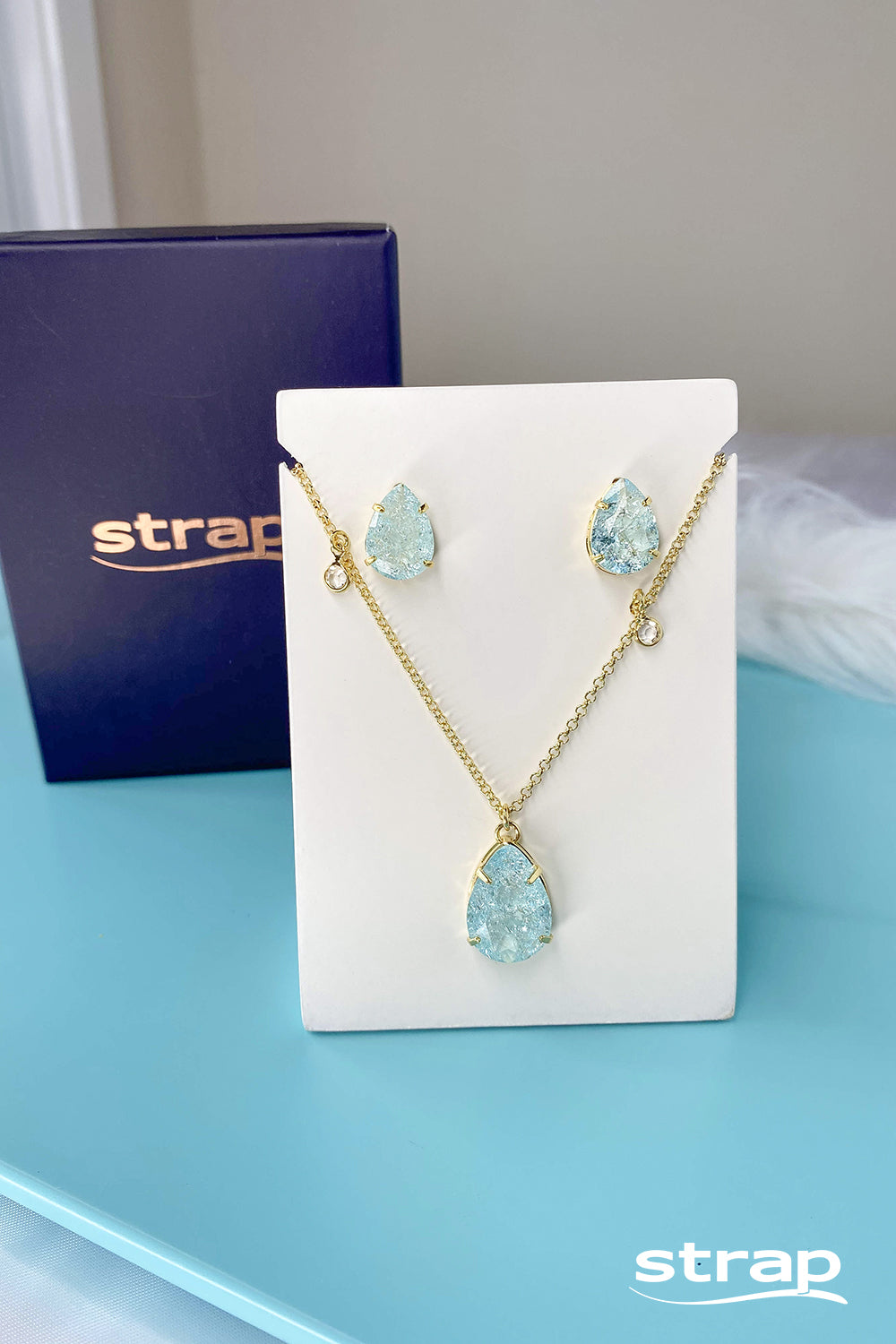 BRINCO PEDRA FUSION AZUL CLARO FOLHEADO A OURO 18K