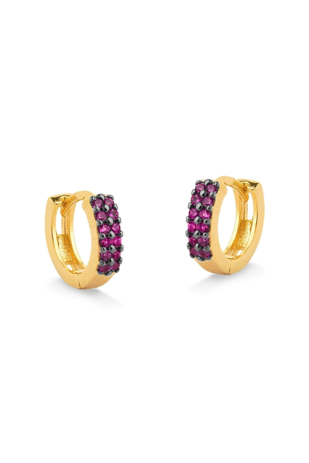 BRINCO DE ARGOLA COM 1 CM DE DIÂMETRO CRAVEJADA DE ZIRCÔNIAS ROSA FOLHEADO A OURO 18K