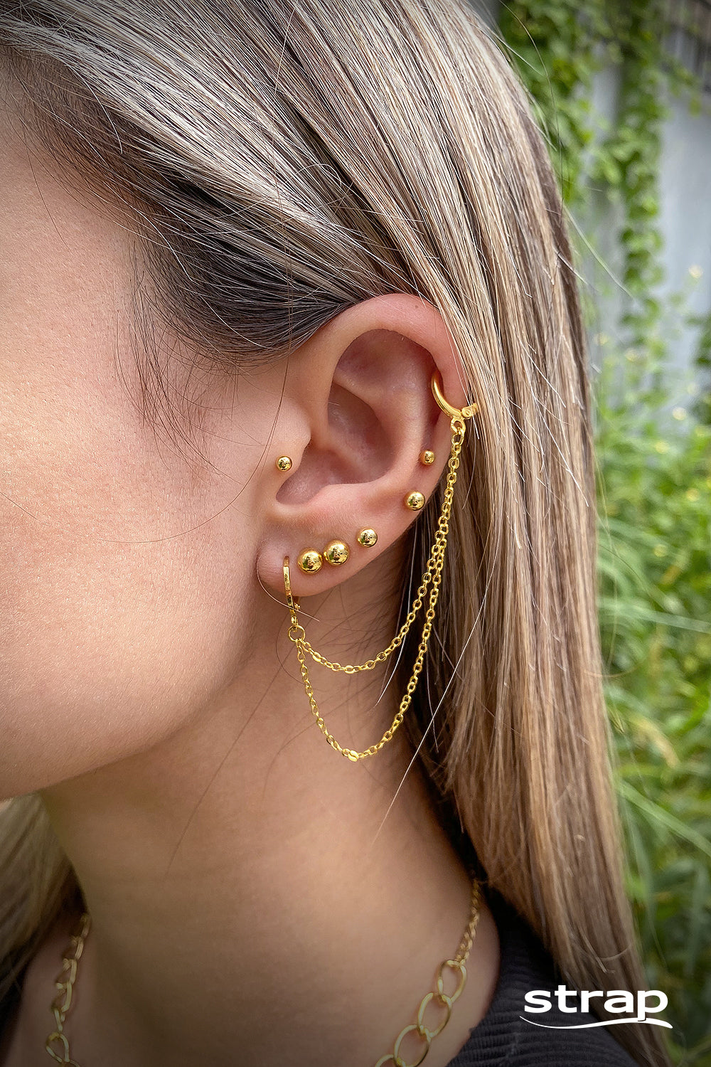 BRINCO DE ARGOLA DUPLO COM CORRENTE FOLHEADO A OURO 18K
