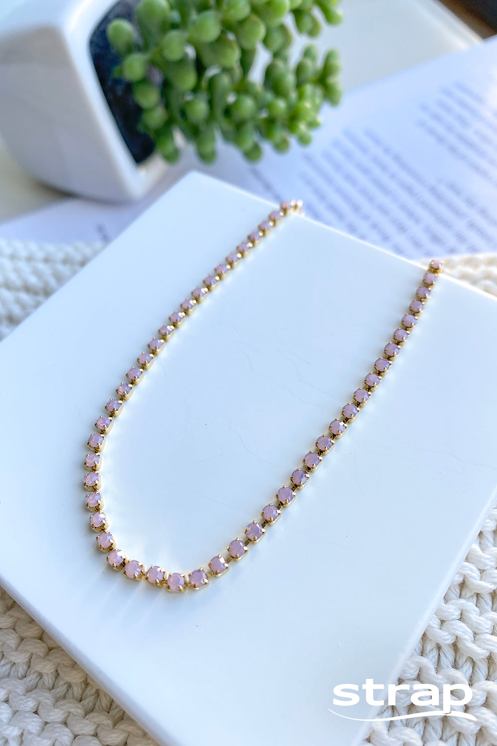 COLAR CHOKER RIVIEIRA ROSA PEQUENA FOLHEADO A OURO 18K