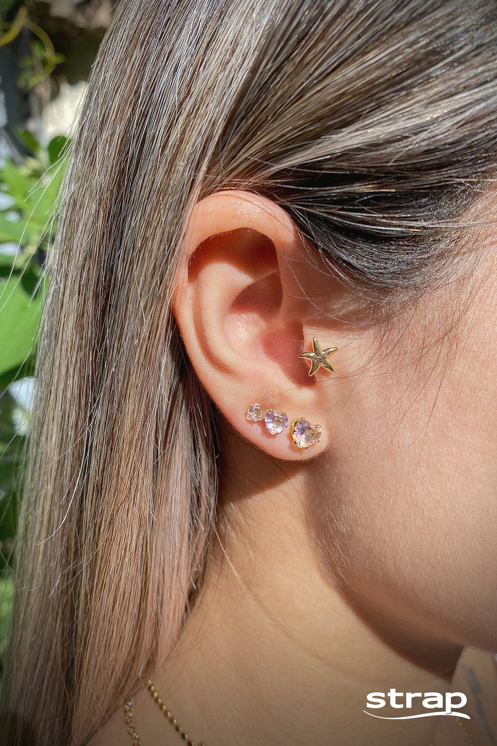 BRINCO TRIO DE CORAÇÕES EM ZIRCÔNIAS ROSA FOLHEADO A OURO 18K