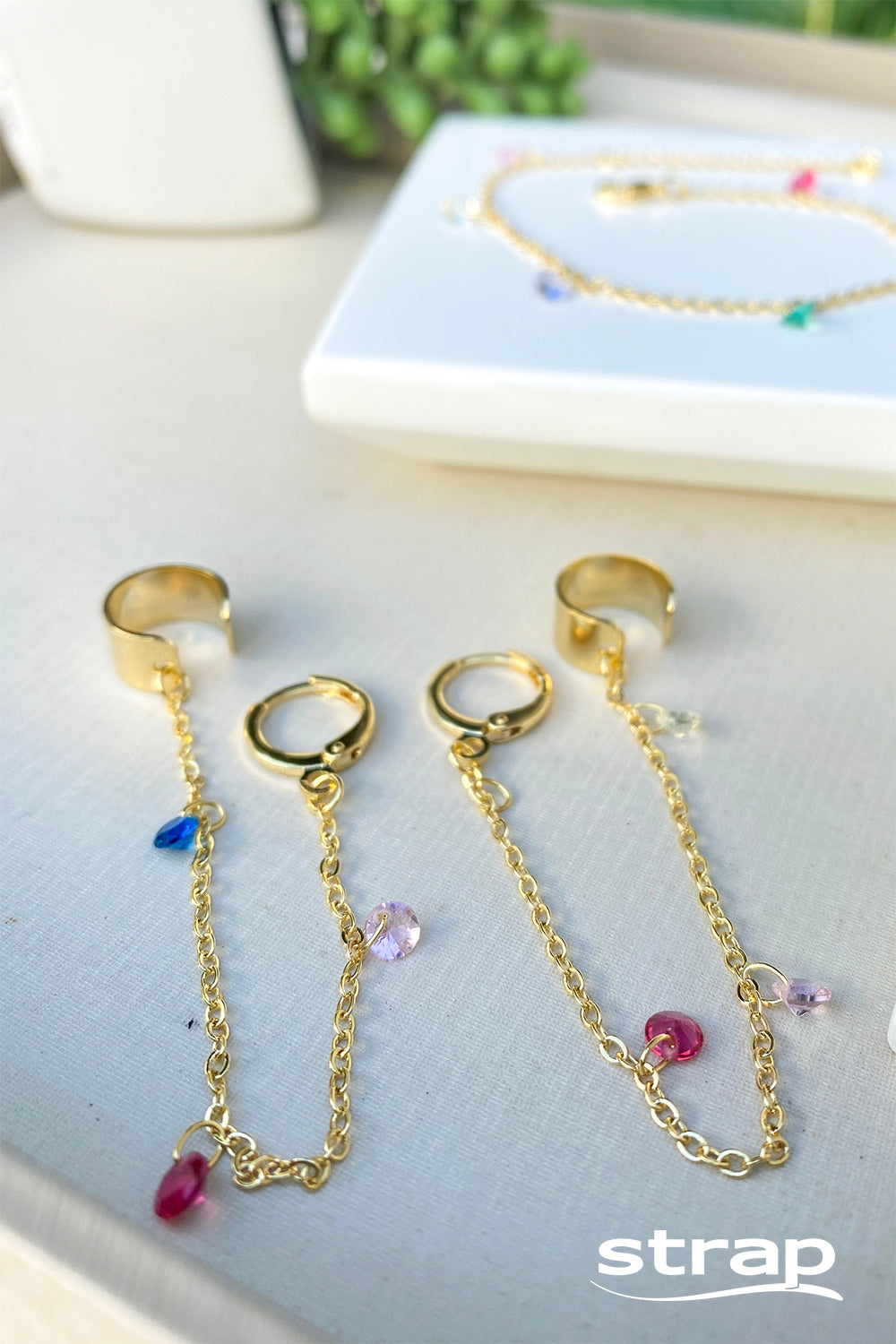 BRINCO DE ARGOLA E PIERCING COM PEDRAS COLORIDAS FOLHEADO A OURO 18K